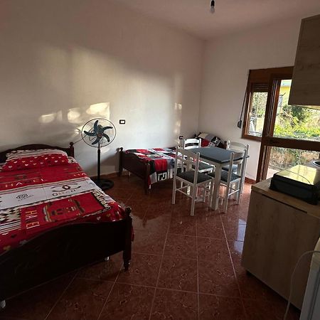 Apartment For Rent Vacation Krasniqi Karpen Eksteriør bilde