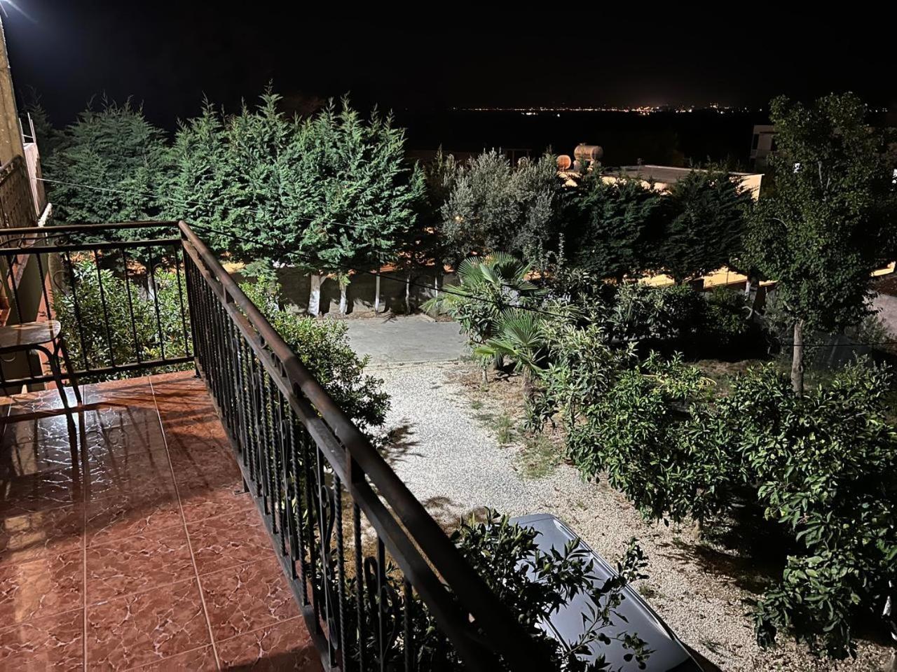 Apartment For Rent Vacation Krasniqi Karpen Eksteriør bilde