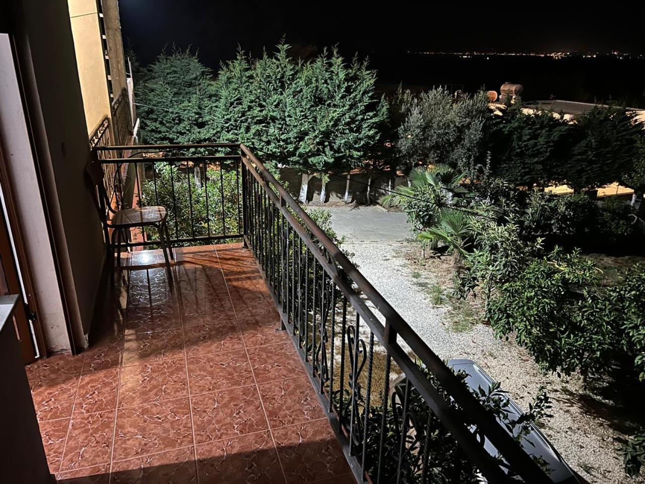 Apartment For Rent Vacation Krasniqi Karpen Eksteriør bilde